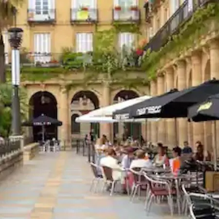 La Casita Verde. Metro Cerca Del Casco Viejo