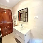 La Casita Verde. Metro Cerca Del Casco Viejo * Бильбао
