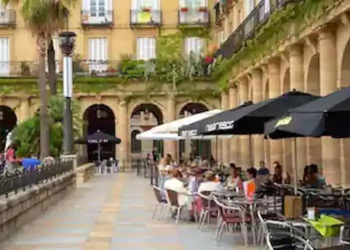 La Casita Verde. Metro Cerca Del Casco Viejo