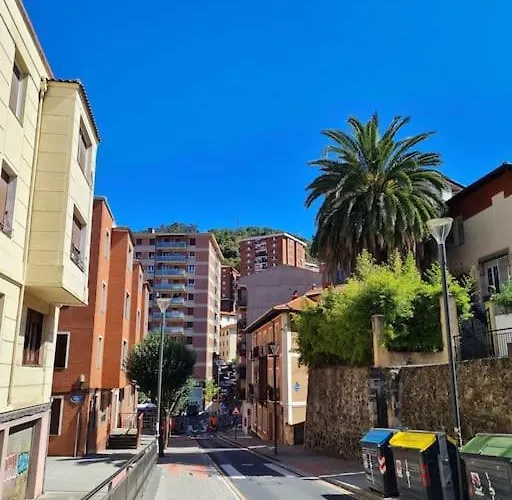 La Casita Verde. Metro Cerca Del Casco Viejo Apartment